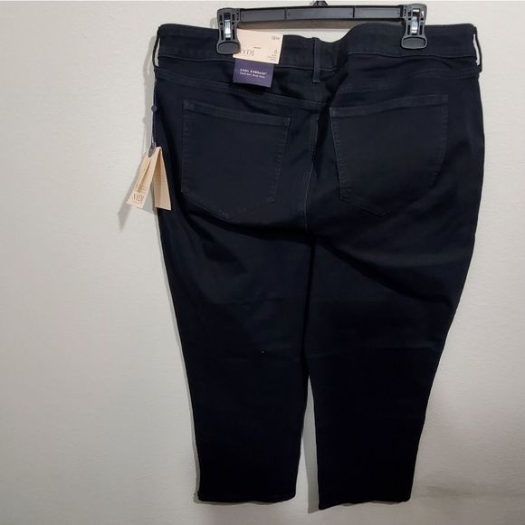 Slim Capri Jeans In Plus Size
In Cool Embrace - Picture 8 of 8